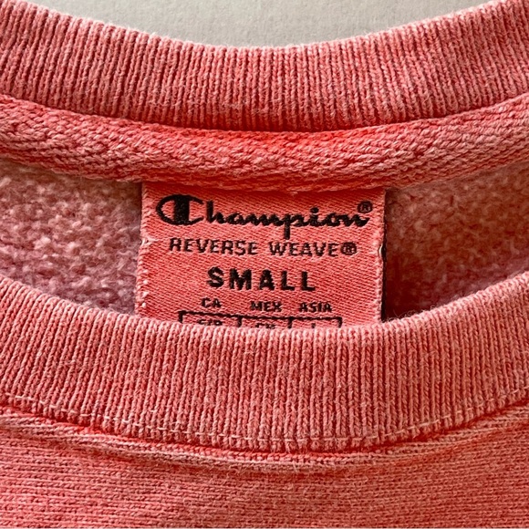 Women champion 100%authentic crewneck sweater size Small  peach color . - Picture 3 of 8